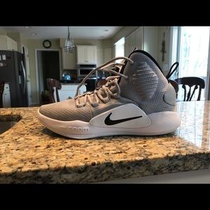 Nike Shoes - Nike Men’s 9.5 2018 hyper dunk basketball shoes Nike Shoes - Nike Men’s 9.5 2018 hyper dunk basketball shoes